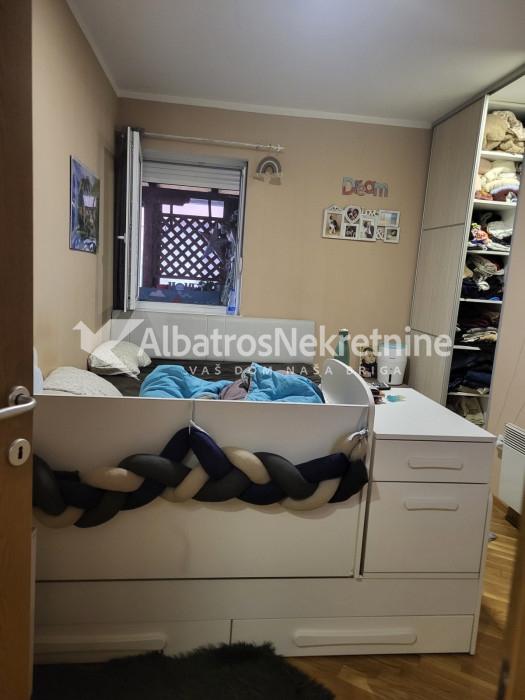 Trosoban stan 83m² u Živka Davidovića