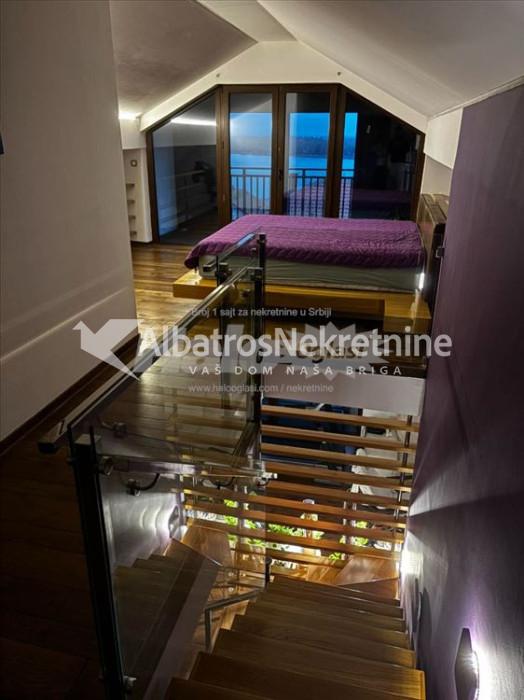 Kompletno namešten dupleks sa pogledom na Dunav