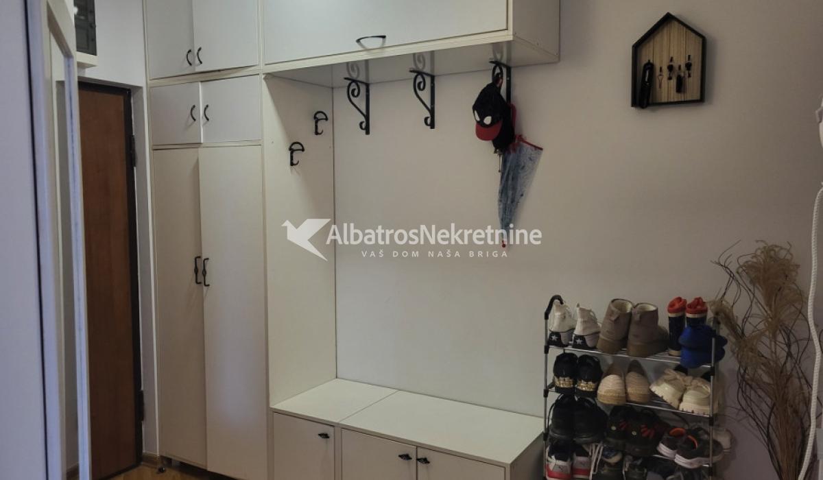 Trosoban stan 83m² u Živka Davidovića
