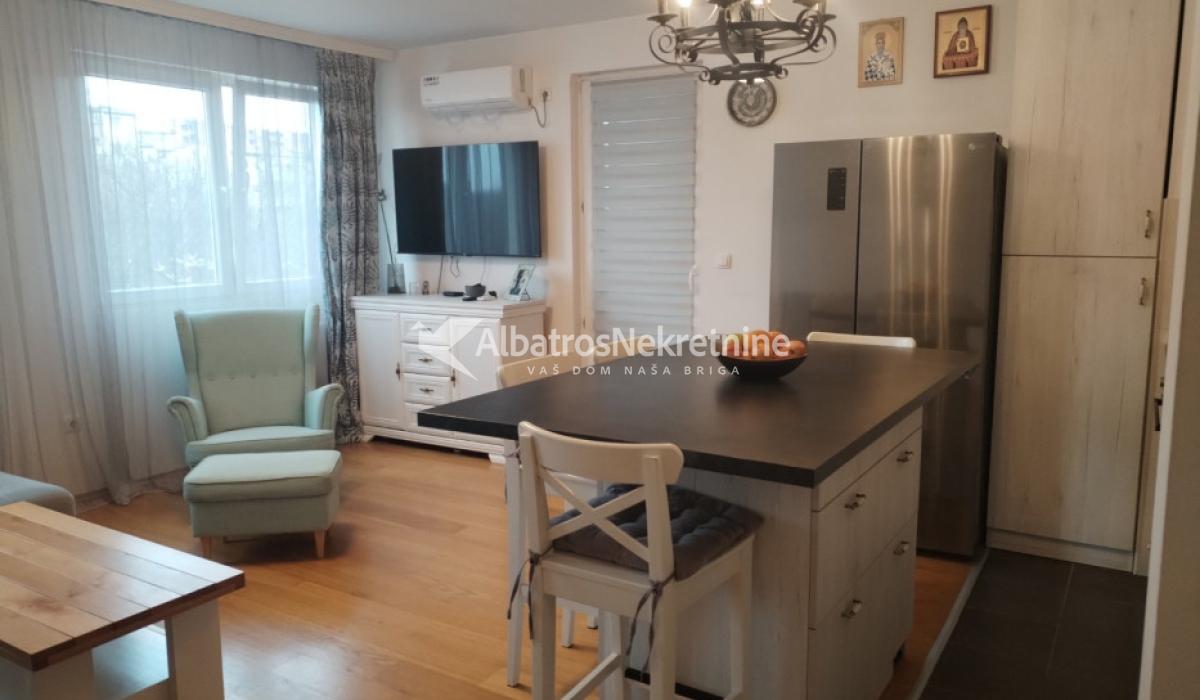 Dvosoban stan 50m2, Karaburma