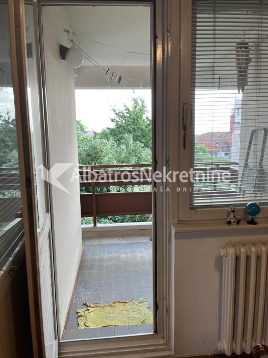 Stan u Žarkovu na dobroj lokaciji