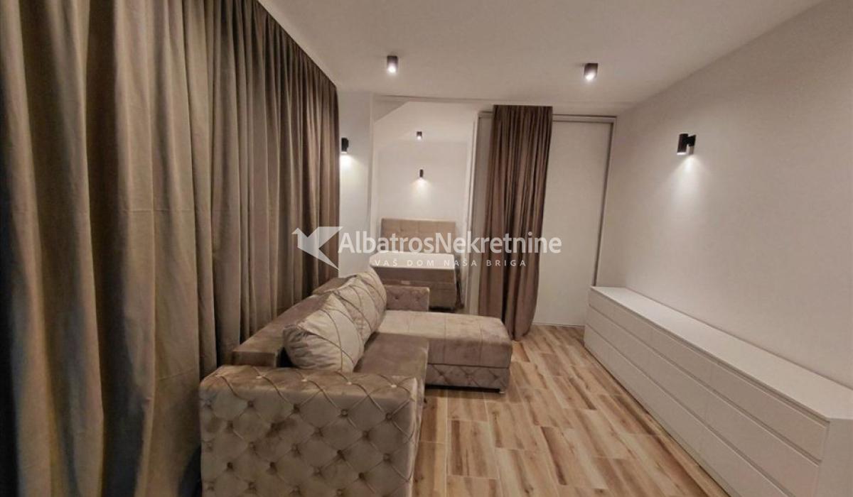 Podujevska 17-19 prodajem 42m2 kao stan ili lokal