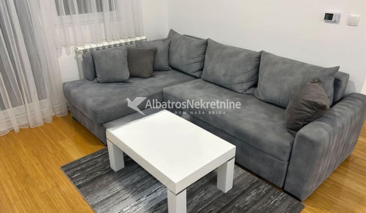  jednoiposoban stan 45kvm, parking