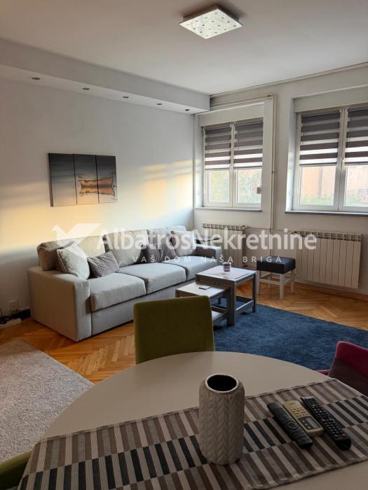 Renoviran i kompletno namešten stan u Dalmatinskoj