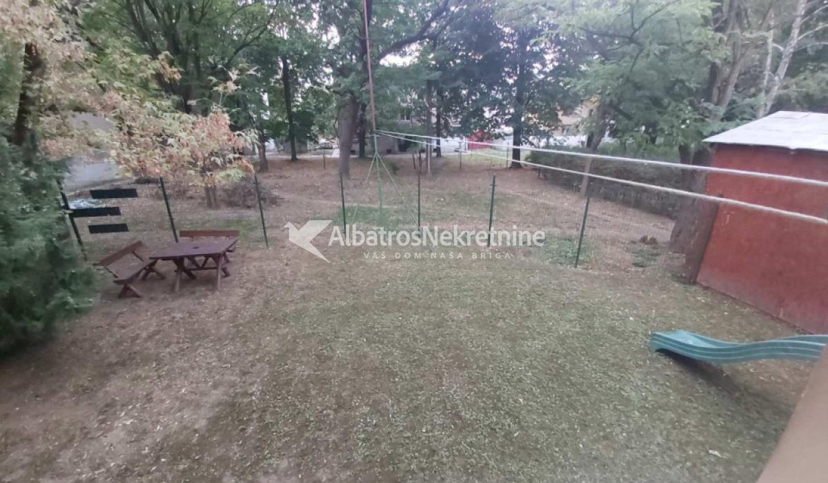 Lux stan u Zemunu, teretana, garaza, izdavanje