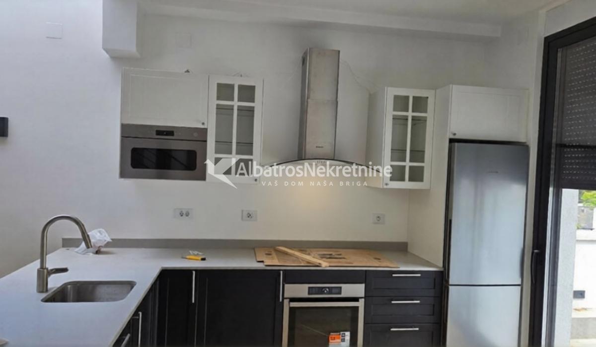 Dedinje, Nova, nameštena, Šolina