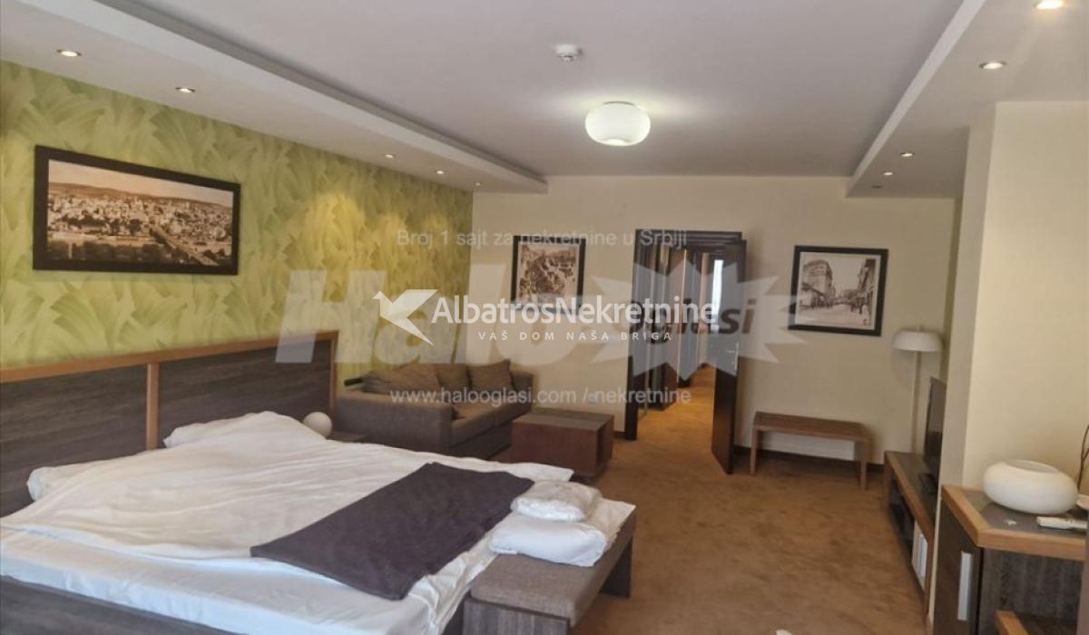 Ekskluzivni Duplex sa bazenom-Dedinje, 180m2