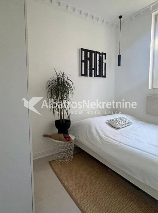 Lux centar salonac u francuskom stilu, renovirano