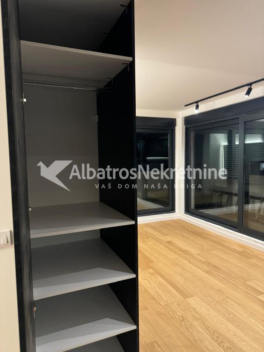 Vukov spomenik-Penthouse 75m2 sa 1 garažnim mestom