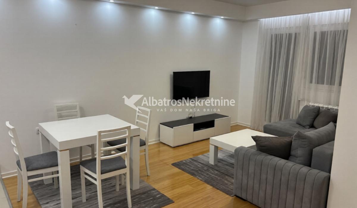  jednoiposoban stan 45kvm, parking