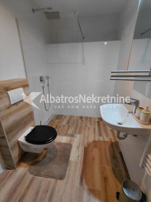 Podujevska 17-19 prodajem 42m2 kao stan ili lokal