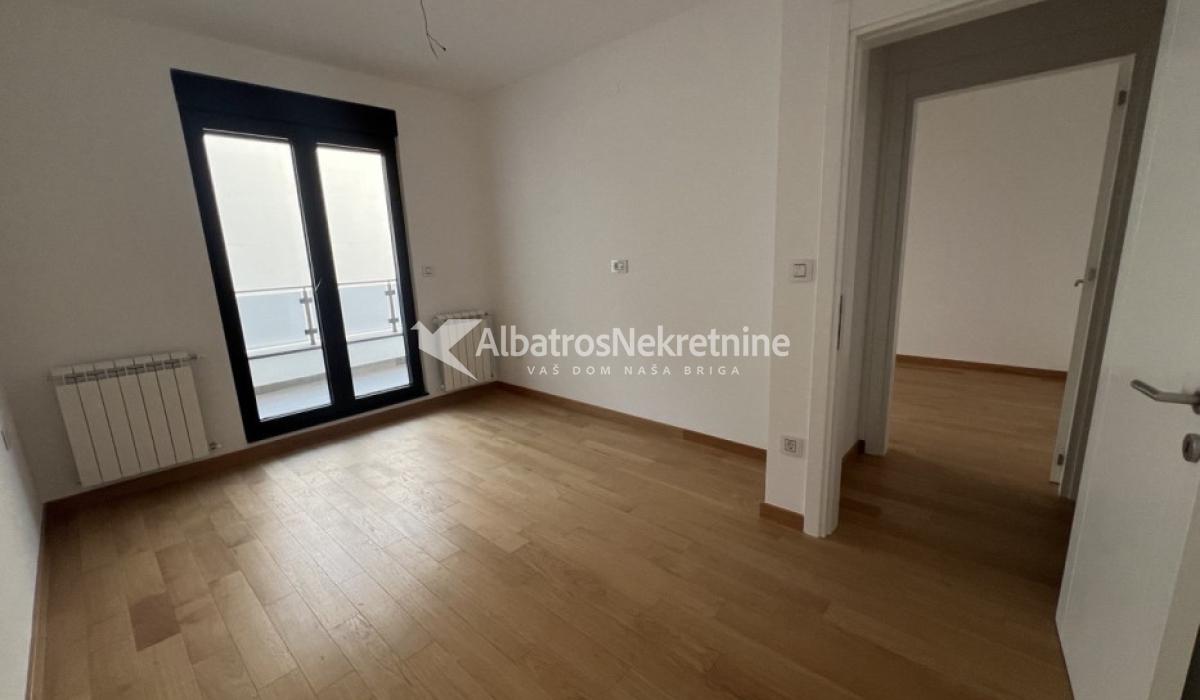 Surdulička, Partizanov stadion, 71m, visoko prizem