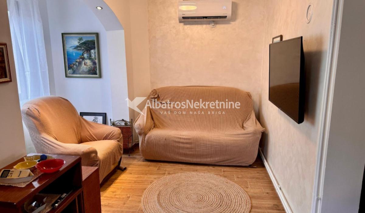 kompletno namešten stan Sanska
