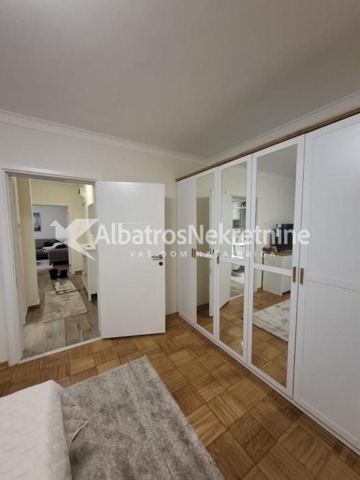 Lux renoviran, opremljen stan na odlicnoj lokaciji