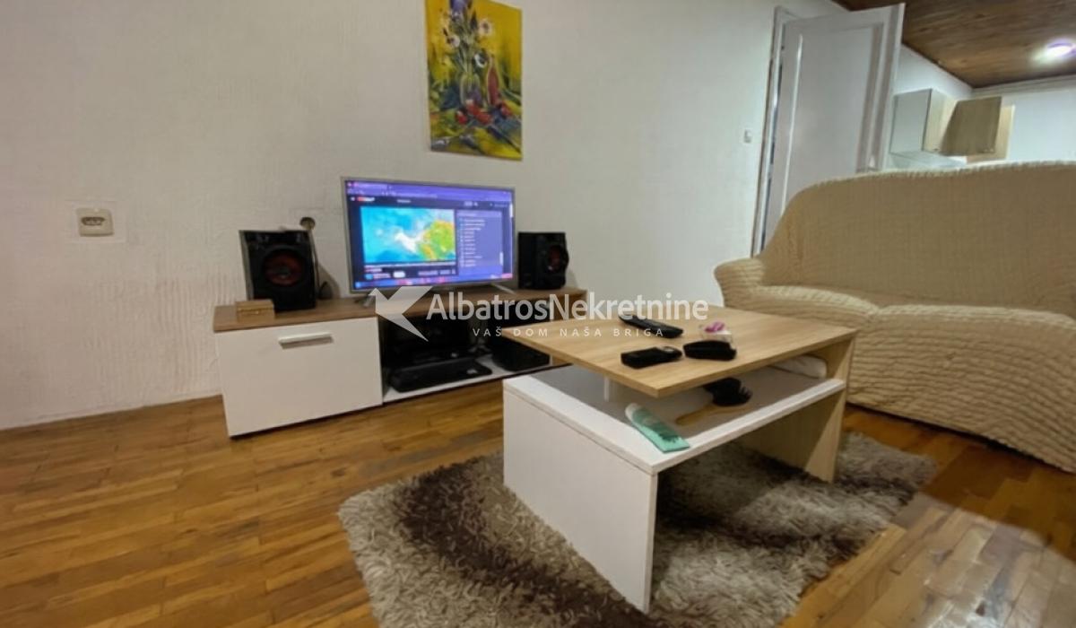 Karaburma, 3.0, namešten, sa velikom terasom