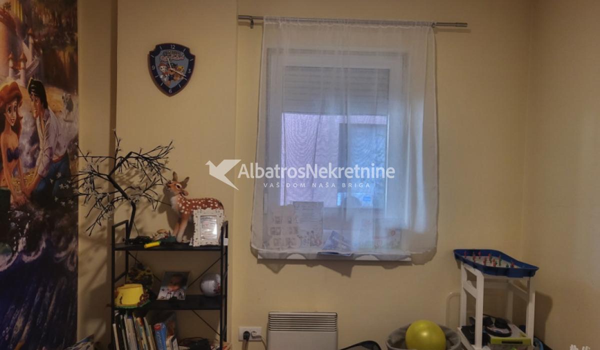 Trosoban stan 83m² u Živka Davidovića