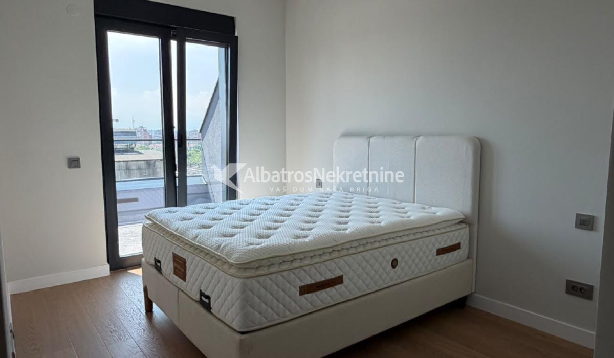 Lux stan izdavanje West