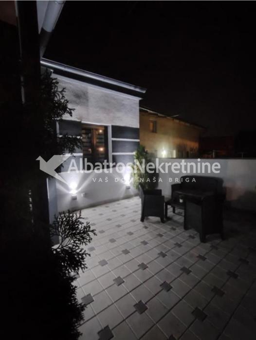 Autokomanda, jednosoban,30m2 + 25m2 terasa+parking
