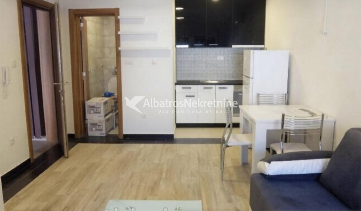 Dvosoban LUKS stan stadion Partizana