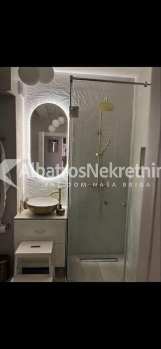 Izuzetan stan namesten u novoj gradnji Olimp