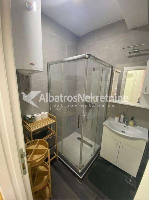 Salonac Miran Svetao kod Beogradjanke, 100m2