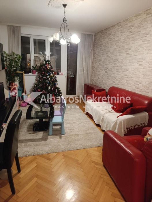 Trosoban stan dupleks Karaburma