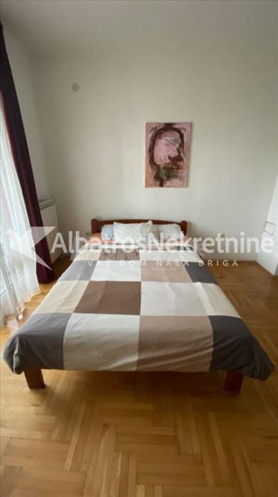 Dvosoban stan Vukov spomenik