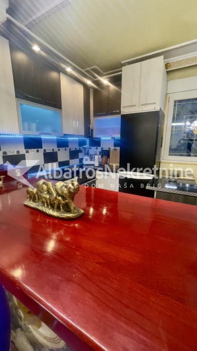 Stan Lux versaci stil 57m2 Karaburma