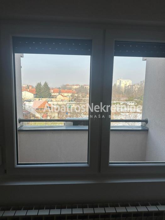 Zemun-Prazan stan