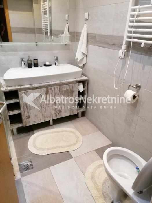 Trosoban stan 83m² u Živka Davidovića