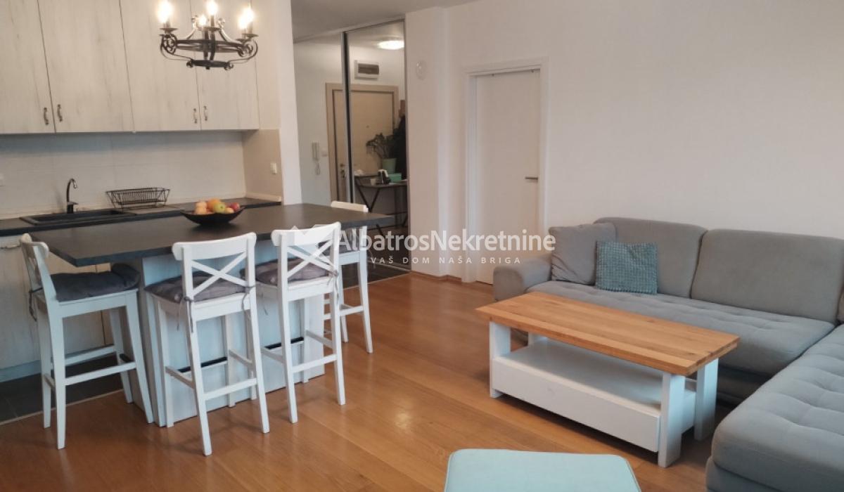 Dvosoban stan 50m2, Karaburma