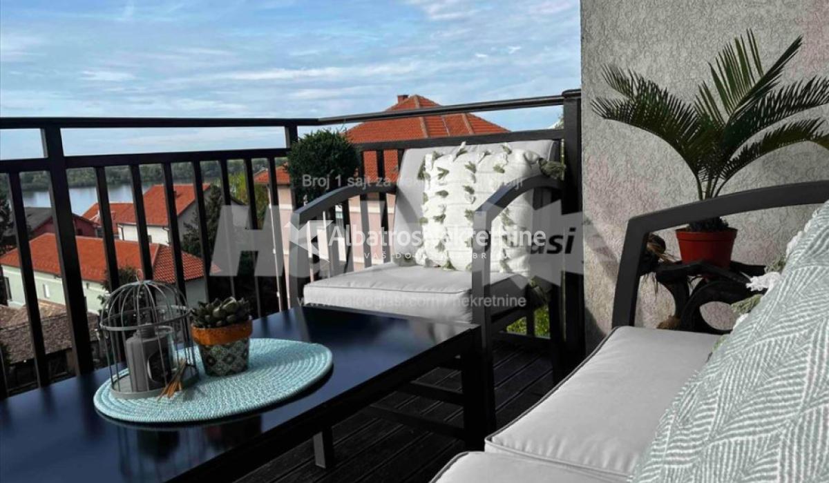 Kompletno namešten dupleks sa pogledom na Dunav