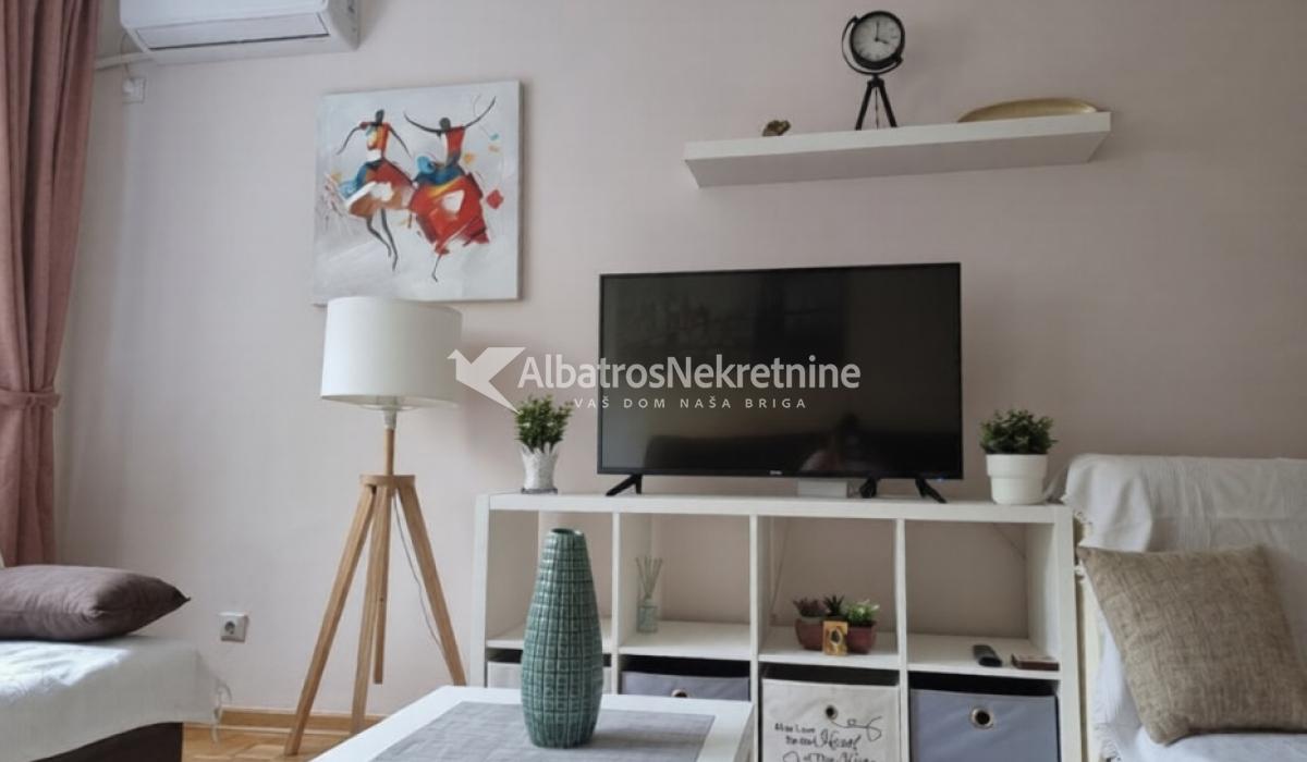 Izdaje se jednosoban namešten stan 37 m2 Karaburma