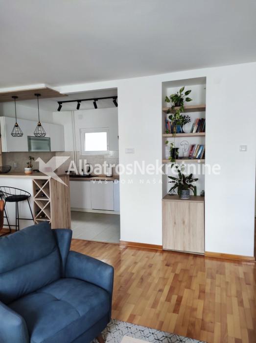 Renoviran i kompletno opremljen stan 53m2