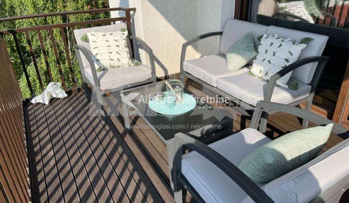 Kompletno namešten dupleks sa pogledom na Dunav