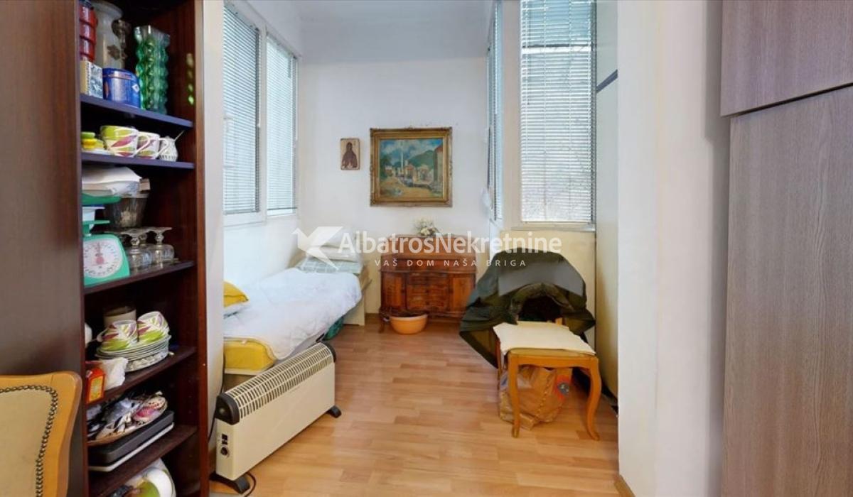 Karaburma, 1.5 soban, uknjizen