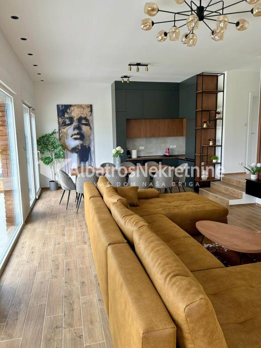 Kuca sa bazenom 147kv, plac 17,5ari, bez ulaganja.