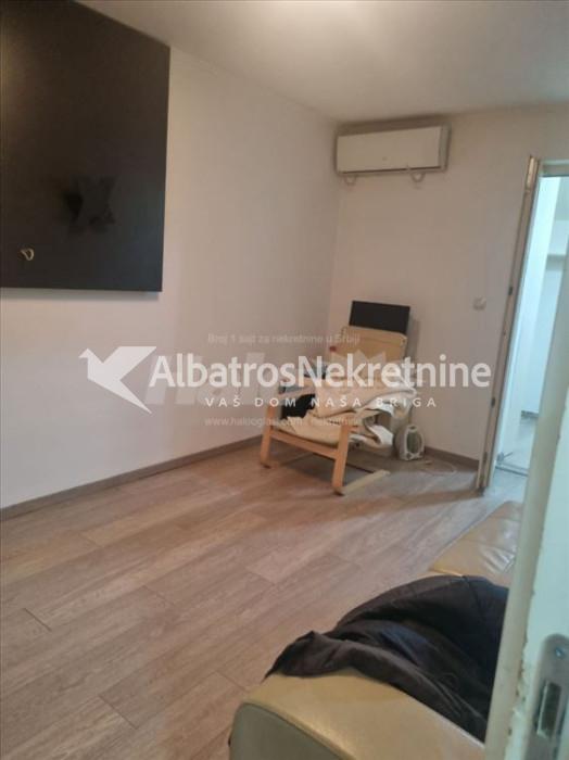 Uknjizen, Renoviran stan na Karaburmi