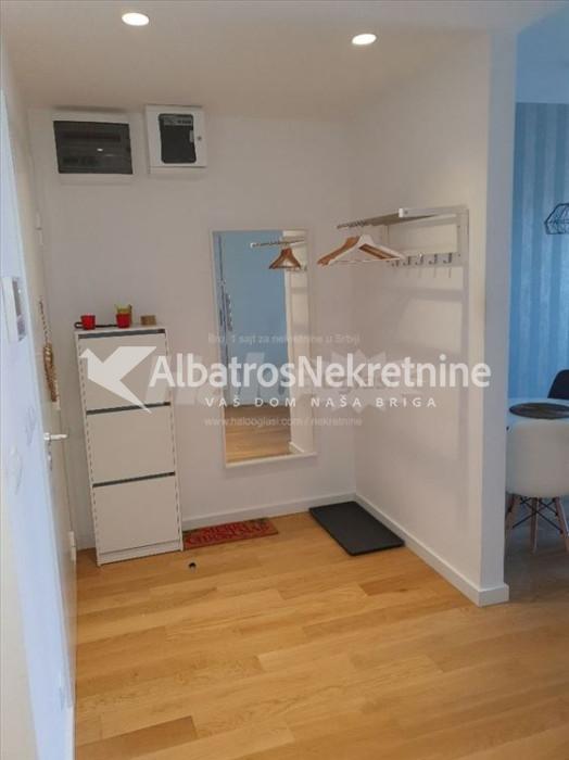 Lux, Kompleks West 65