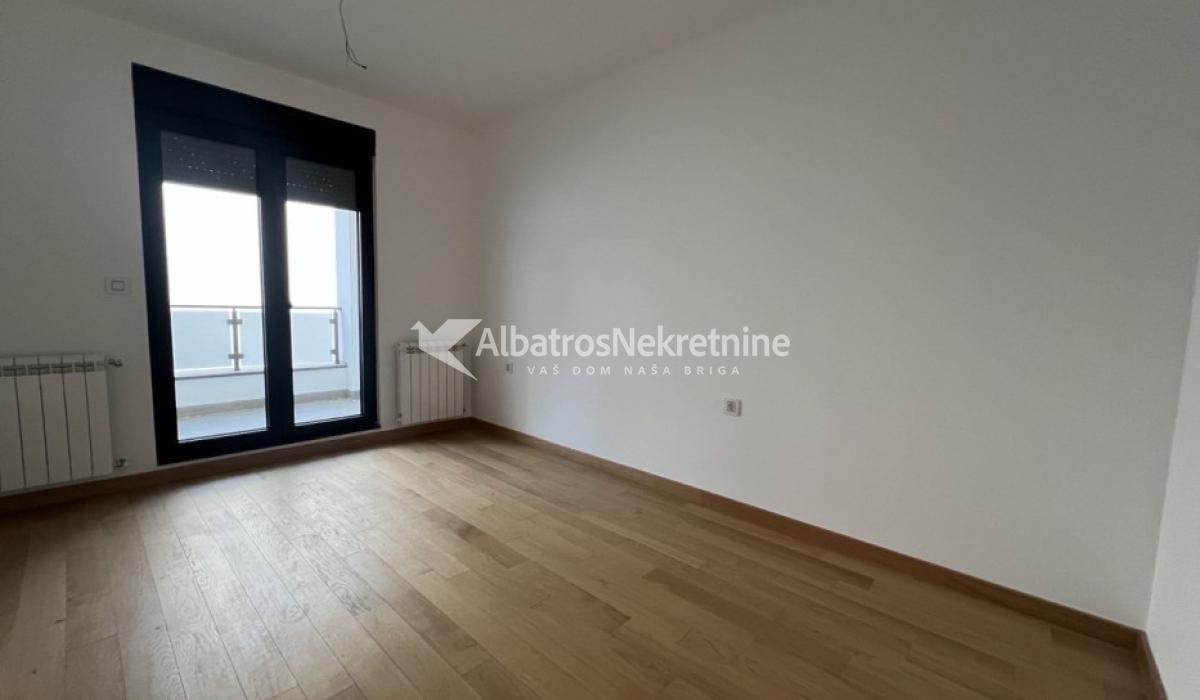 Surdulička, Partizanov stadion, 71m, visoko prizem