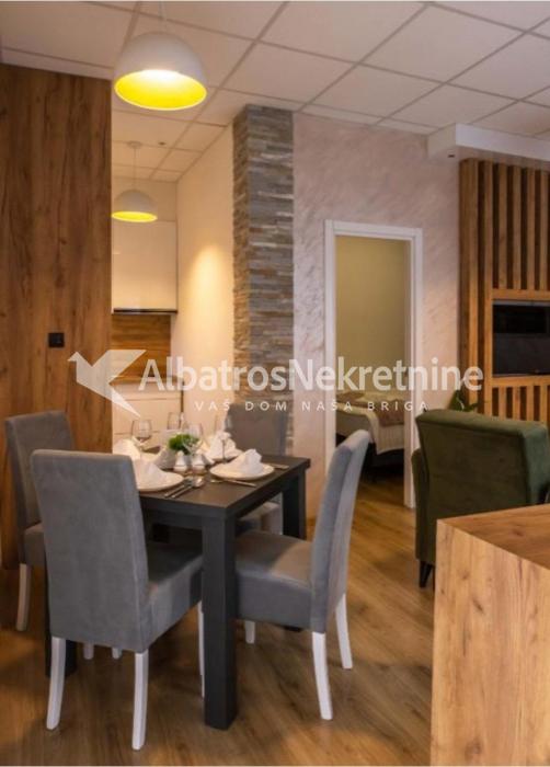 Autokomanda, jednosoban,30m2 + 25m2 terasa+parking