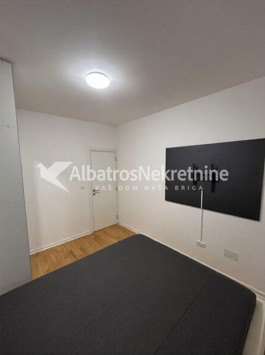  jednoiposoban stan 45kvm, parking