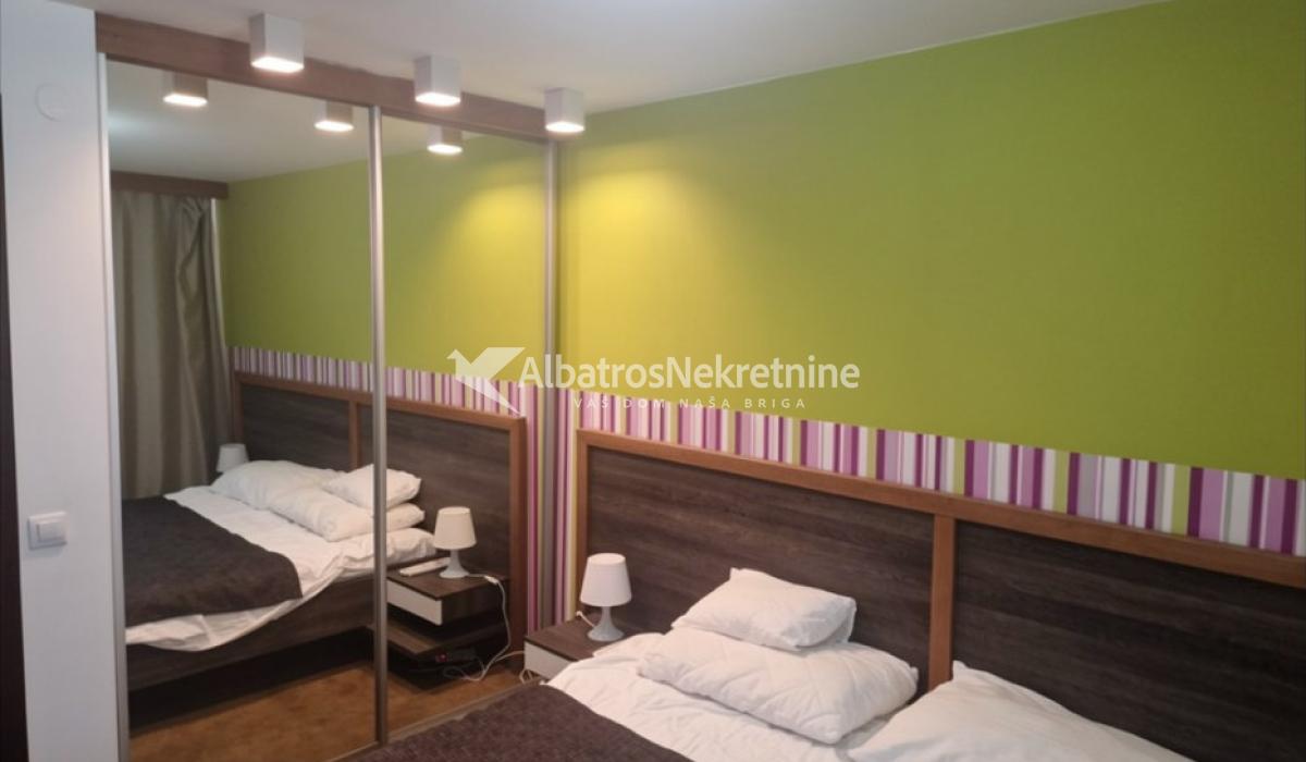 Ekskluzivni Duplex sa bazenom-Dedinje, 160m2