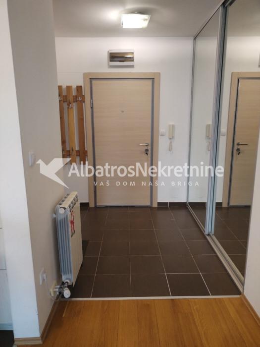 Dvosoban stan 50m2, Karaburma