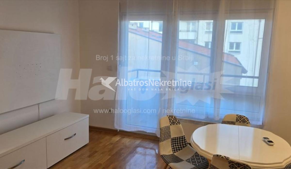 Dvosoban stan u Zemunu, Dobanovačka nova zgrada