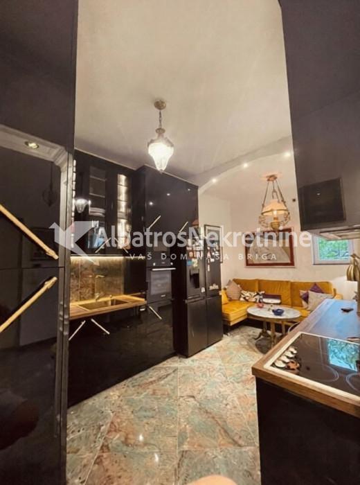 Lux salonac kod Tasmajdana!