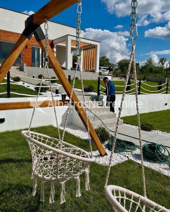 Kuca sa bazenom 147kv, plac 17,5ari, bez ulaganja.