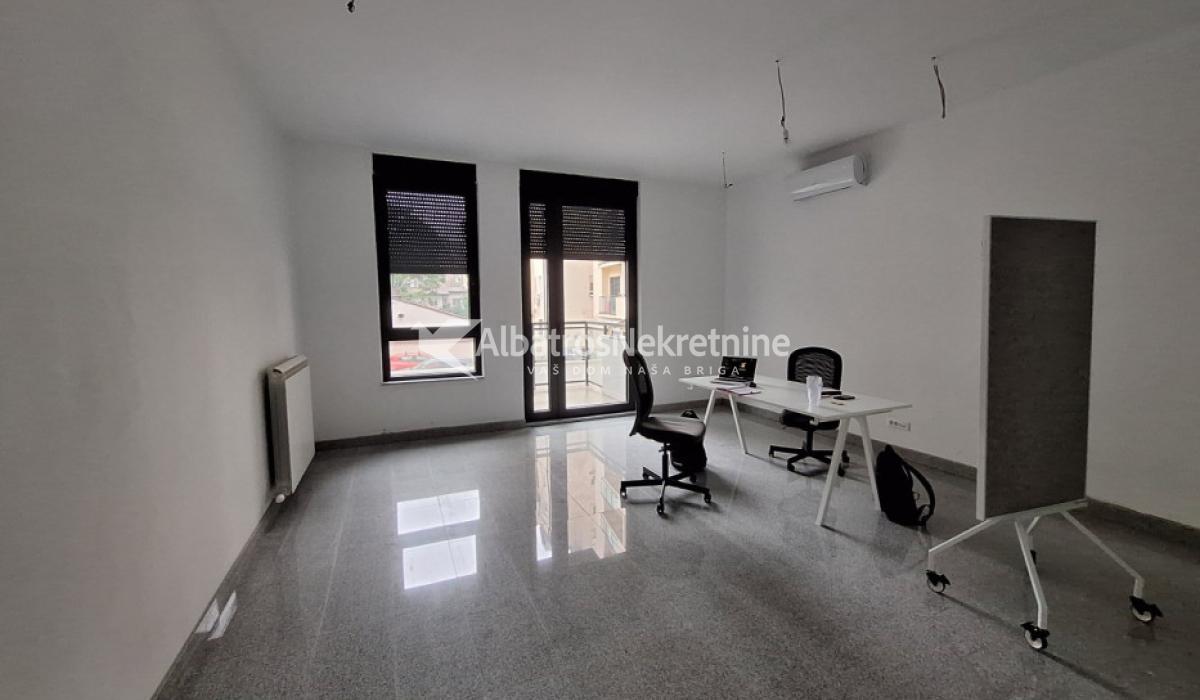 Luksuzan lokal/poslovni prostor kod Hrama