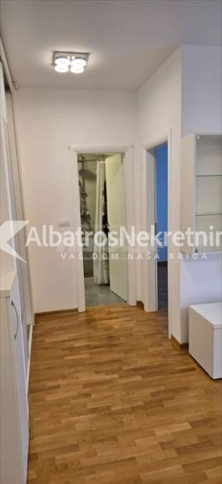 Dvosoban stan u Zemunu, Dobanovačka nova zgrada