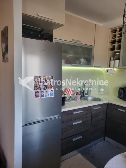 Trosoban stan 83m² u Živka Davidovića